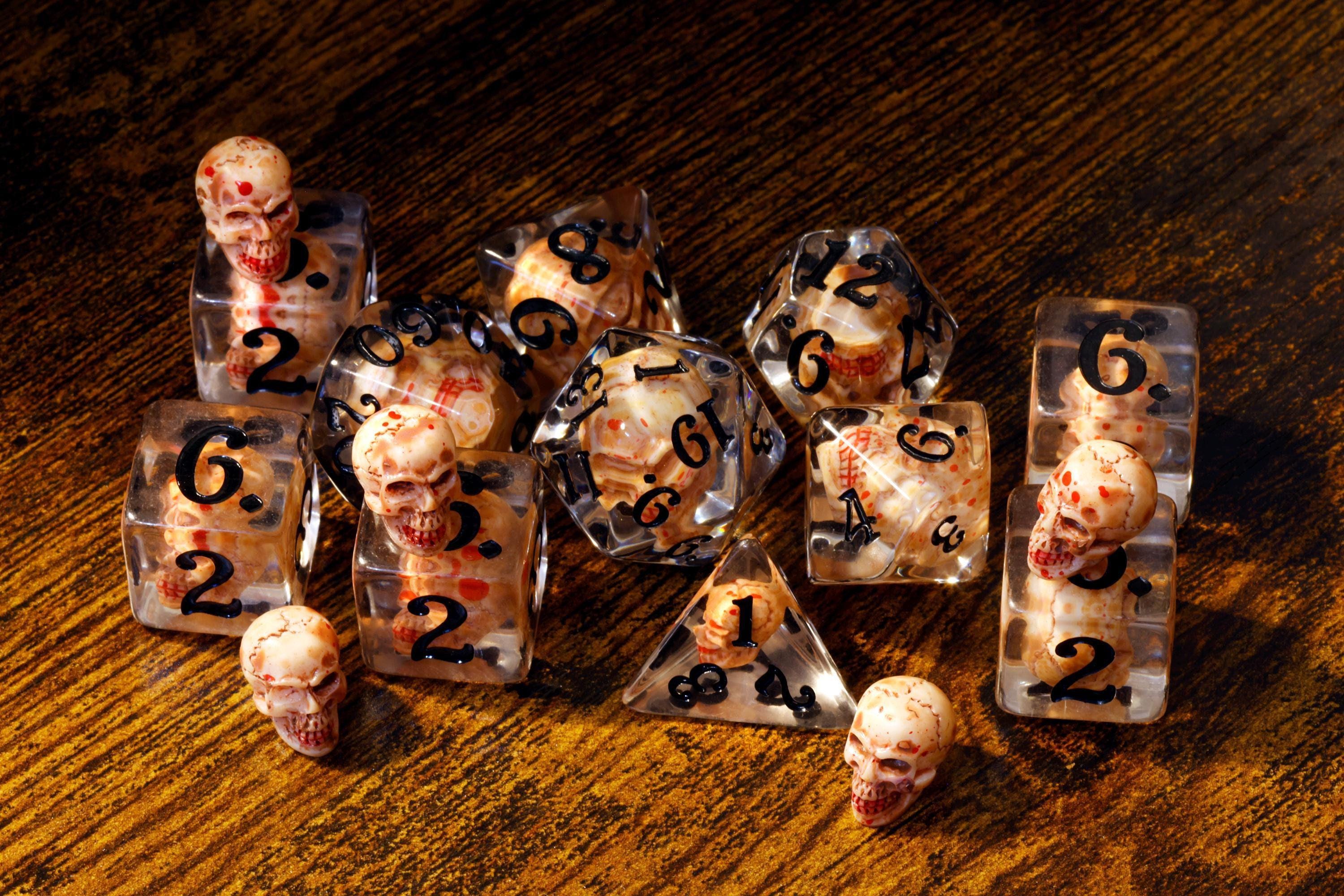 Skull 7-Piece Dice Set – Transparent with Skulls Inside, Black Font