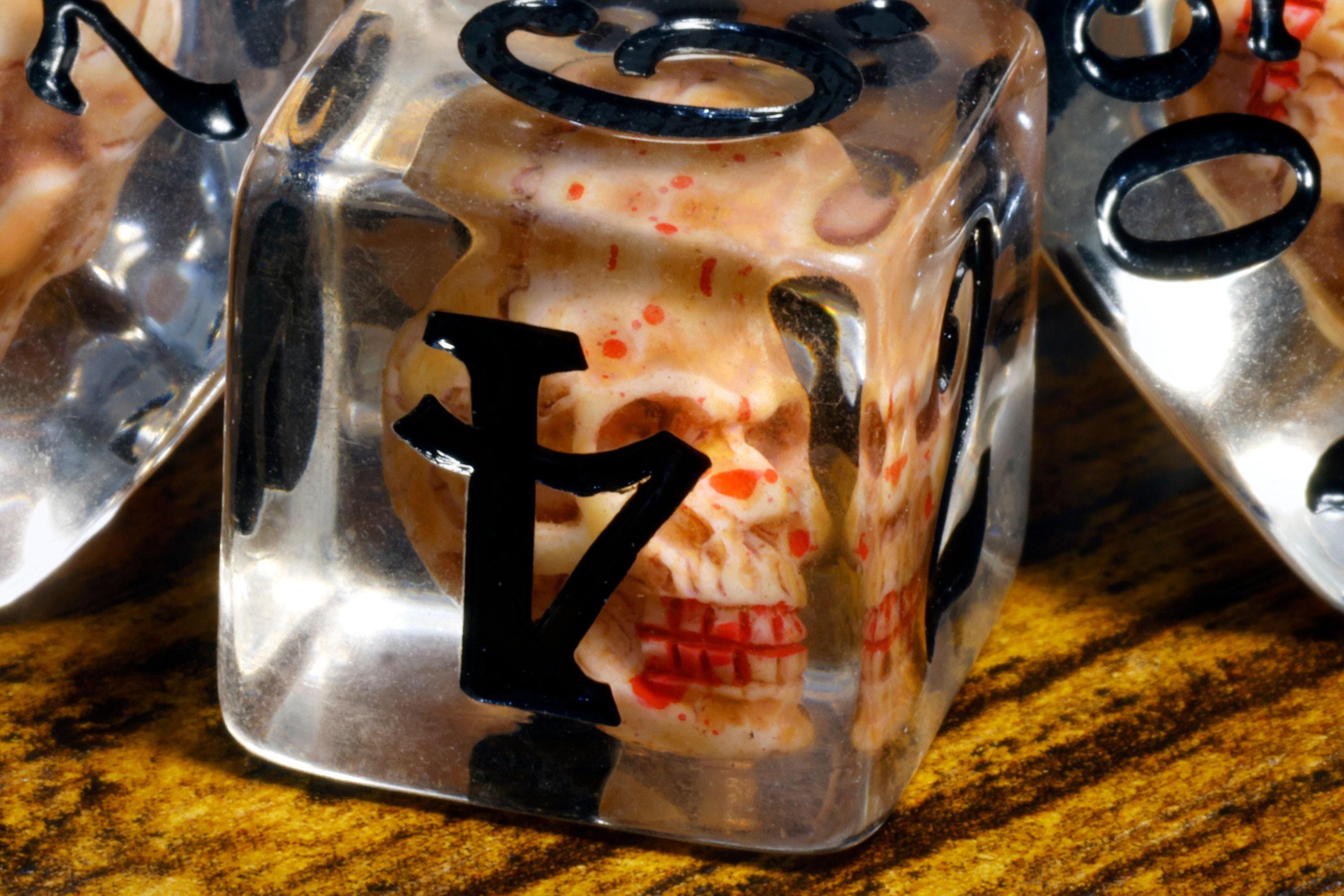 Skull 7-Piece Dice Set – Transparent with Skulls Inside, Black Font