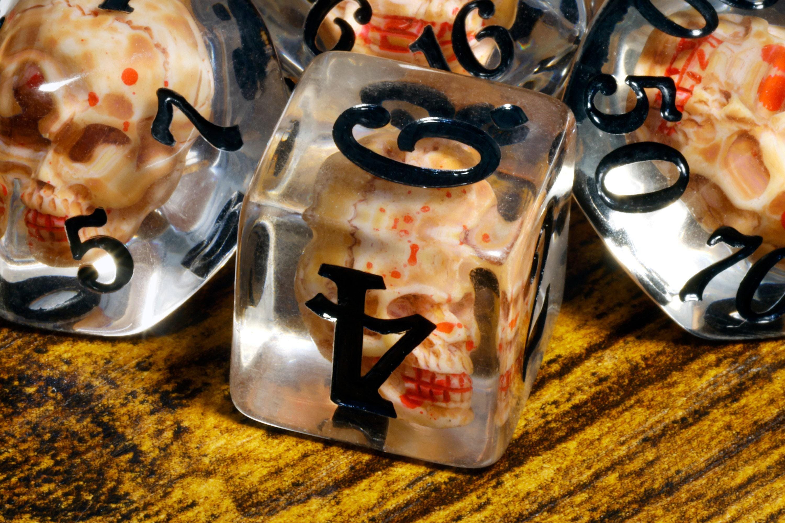 Skull 7-Piece Dice Set – Transparent with Skulls Inside, Black Font