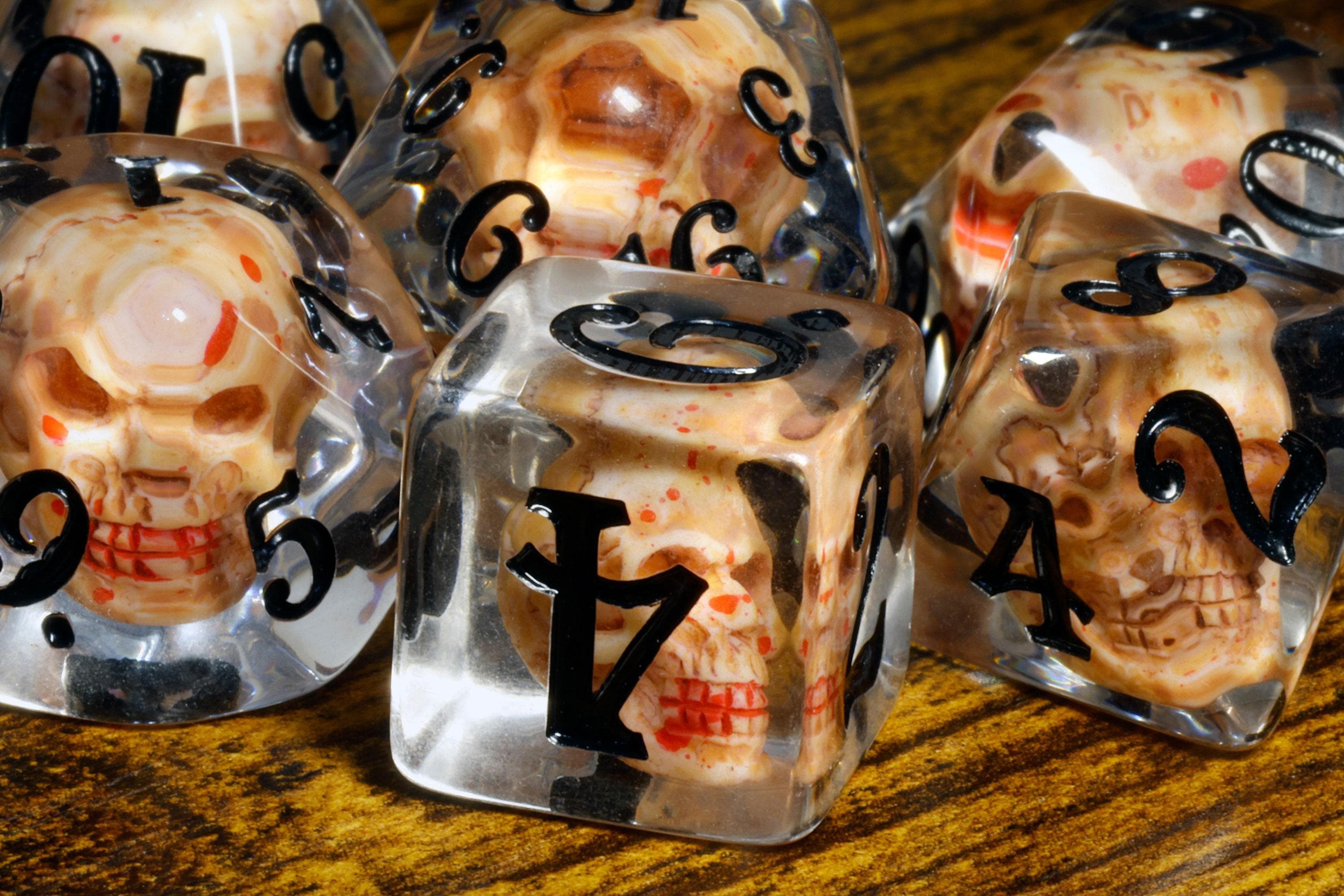 Skull 7-Piece Dice Set – Transparent with Skulls Inside, Black Font