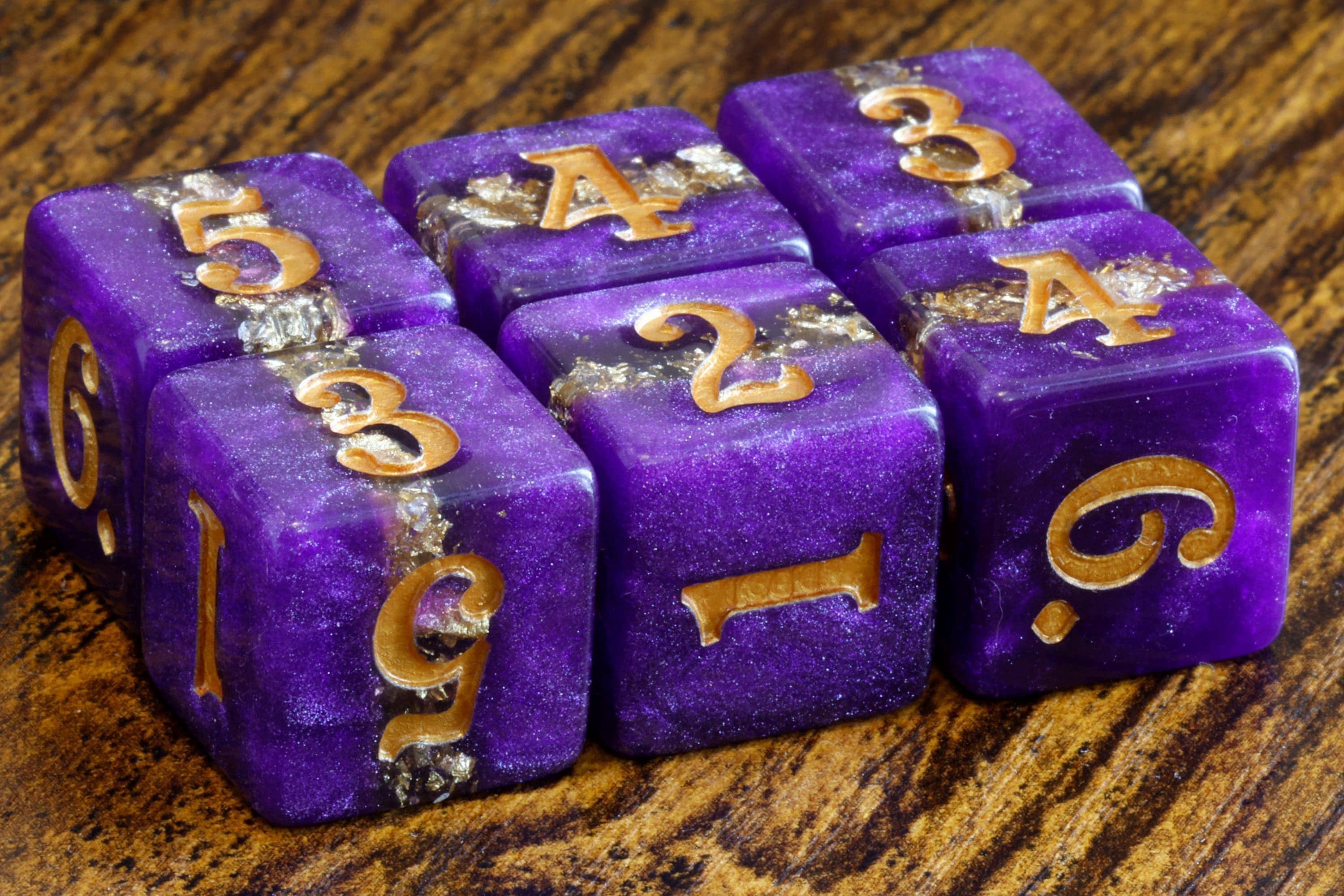 Gilded Amethyst D6 Dice Set - Gold Flakes