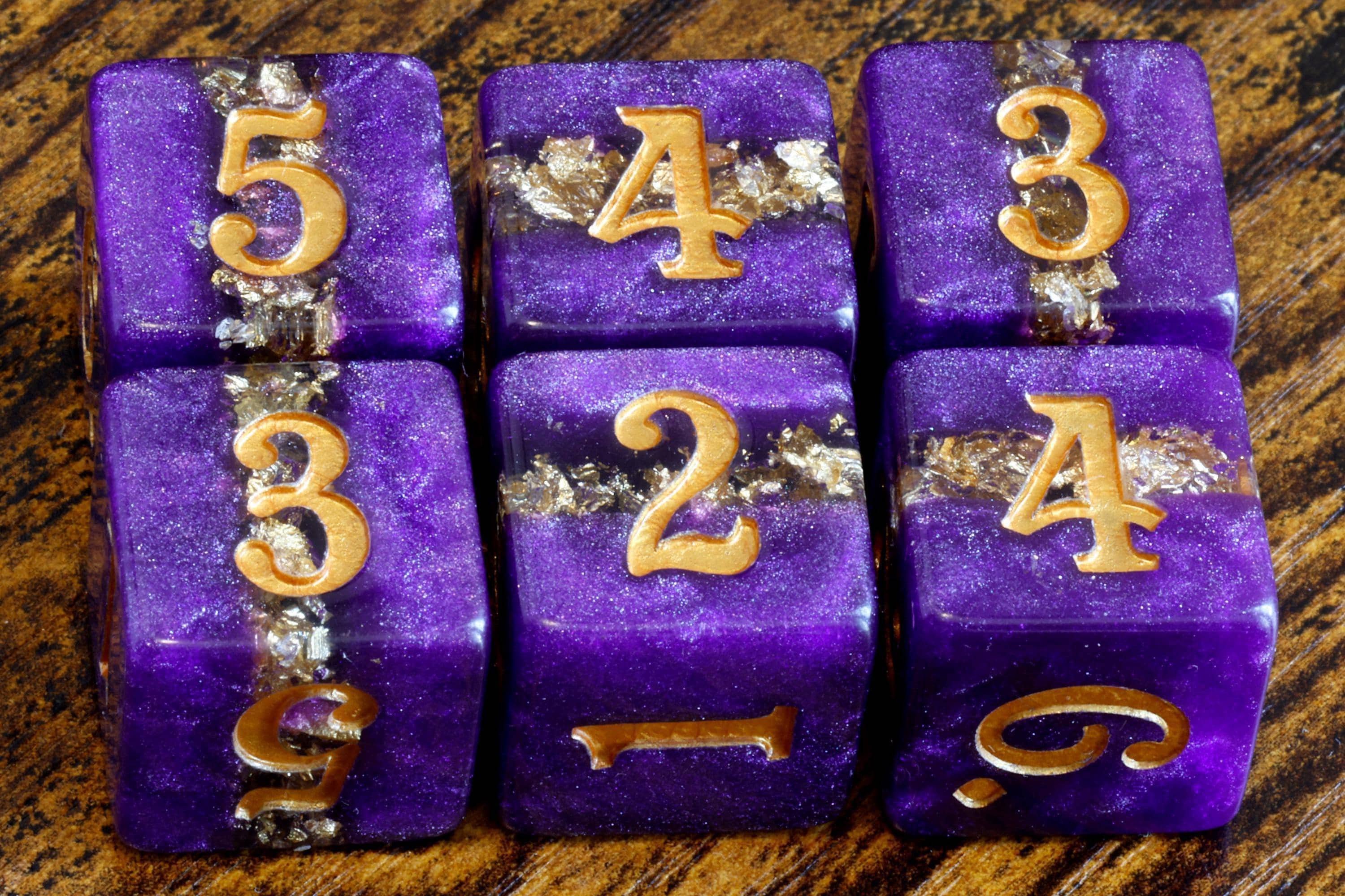 Gilded Amethyst D6 Dice Set - Gold Flakes