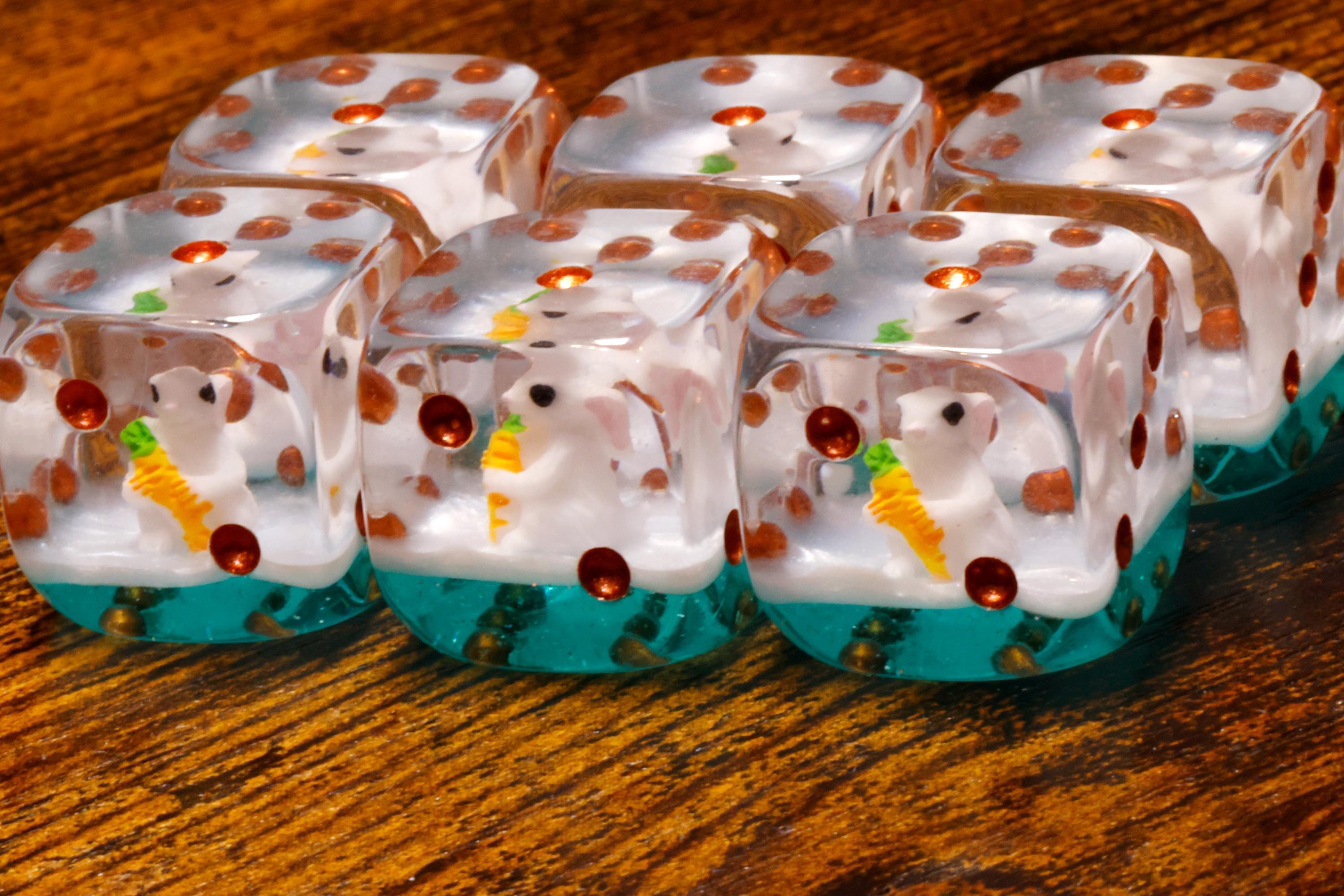 Lucky Bunny Pip D6 Dice Set - Rabbit Inside