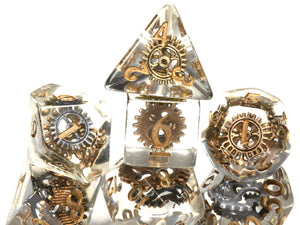 Gnome Tinkerer - Dice with gears in clear resin - The Wizard's Vault