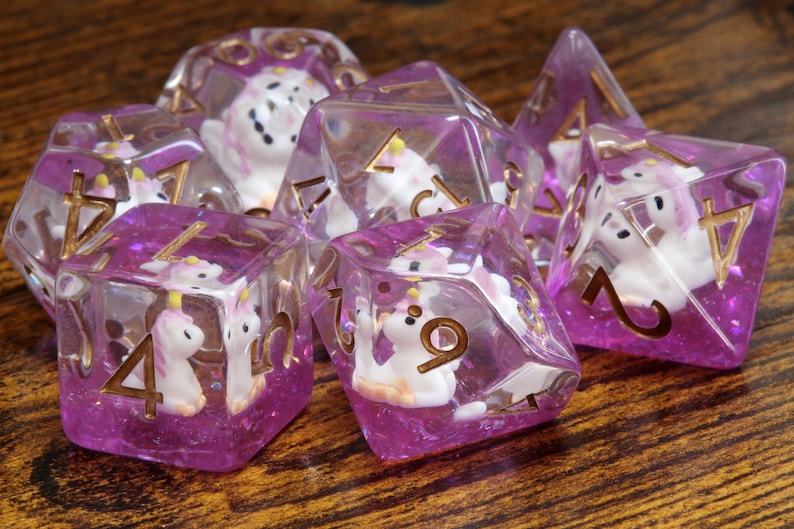 Unicorn dice set - Dice set with a unicorn inside on a pink layer - The Wizard's Vault