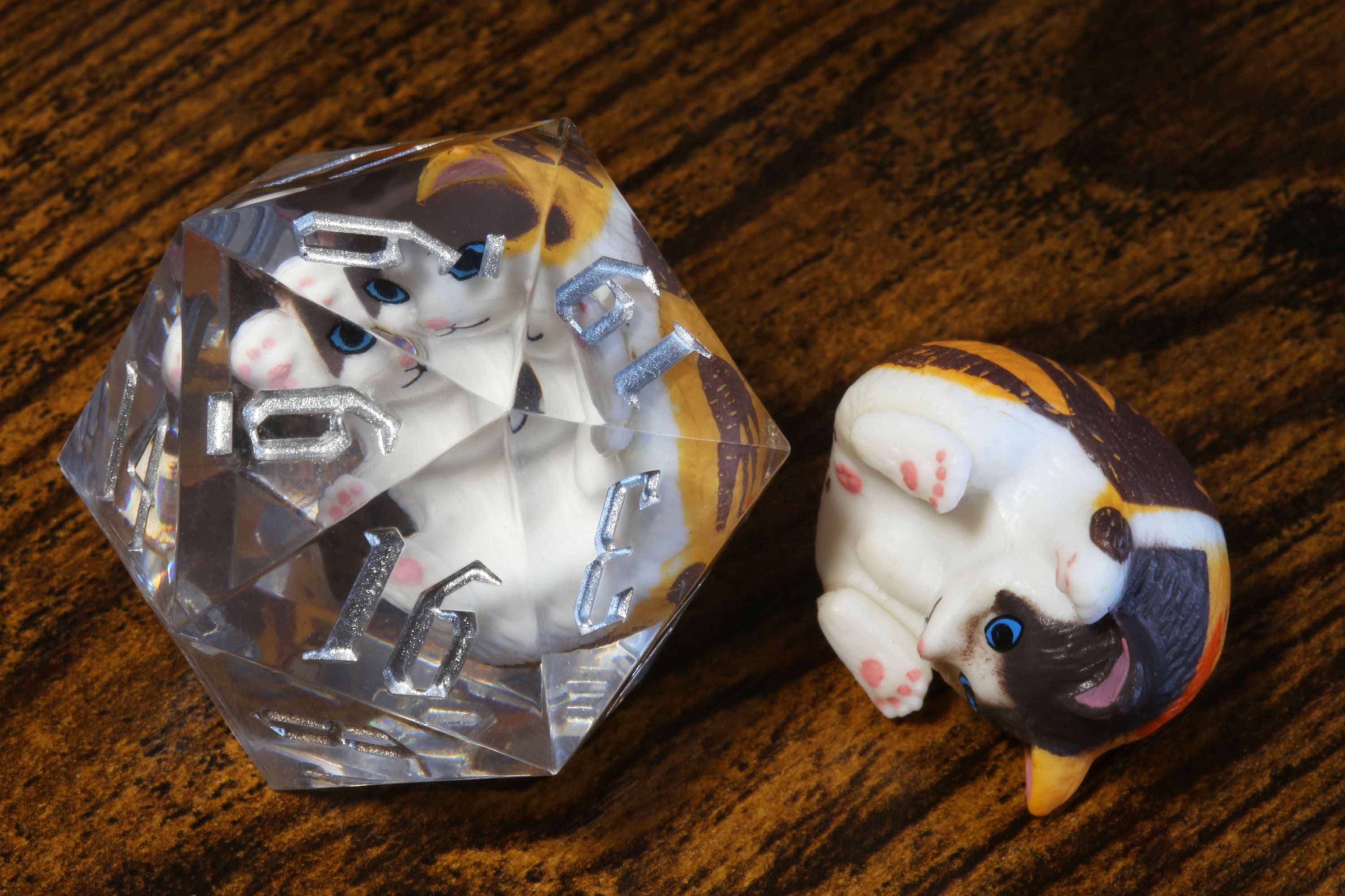 Calico Kitty D20 - Large D20 with kitten inside - The Wizard's Vault