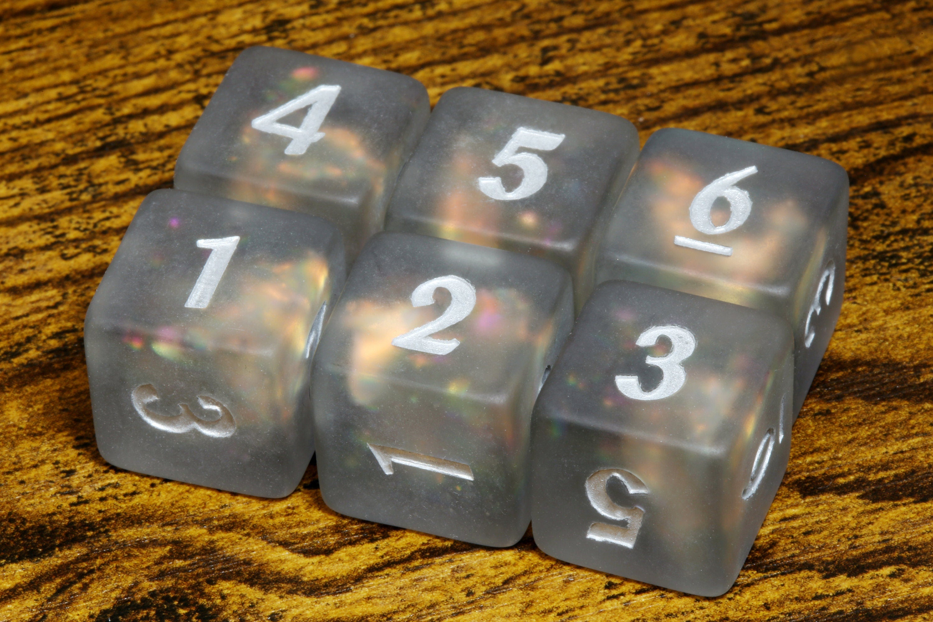 Warlock's pact D6 dice - Grey Holographic inclusions, Frosted